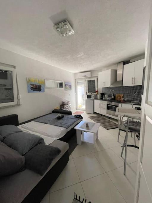 Seaesta Holiday- Modern Studio Apartment Trogir Luaran gambar